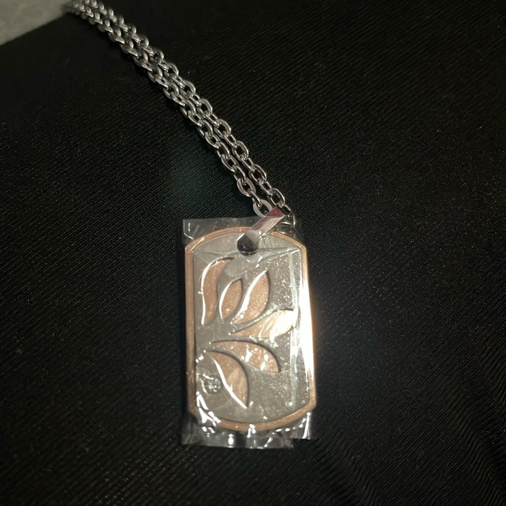 Nice pretty necklace for women